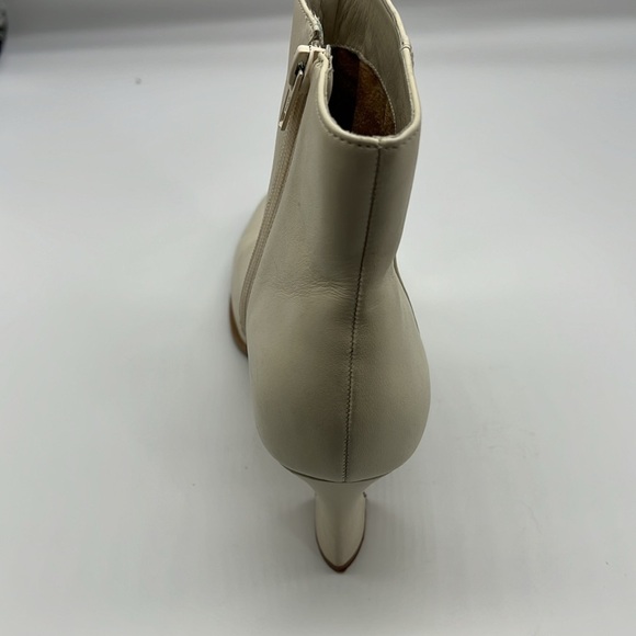 Bernardo - Bowery Leather Eggshell Square Toe Side Zipper Heeled Bootie Size 8 - Picture 8 of 16
